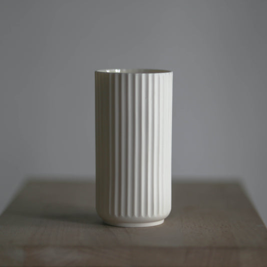 Handgefertigte Nika-Vase - Luzid Studio 